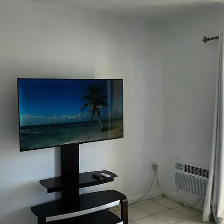 Bayfront Apartment Breathtaking Views- One Bedroom W Balcony- Living Room -Free Parking Miami Beach Exterior photo