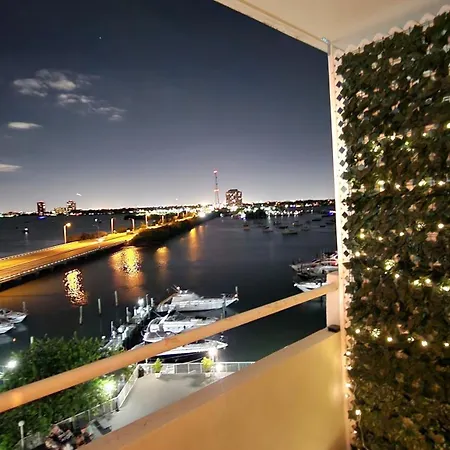 Bayfront Apartment Breathtaking Views- One Bedroom W Balcony- Living Room -Free Parking Miami Beach Exterior photo
