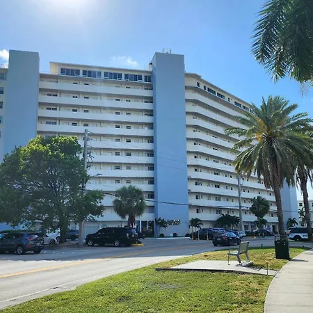 Bayfront Apartment Breathtaking Views- One Bedroom W Balcony- Living Room -Free Parking Miami Beach Exterior photo