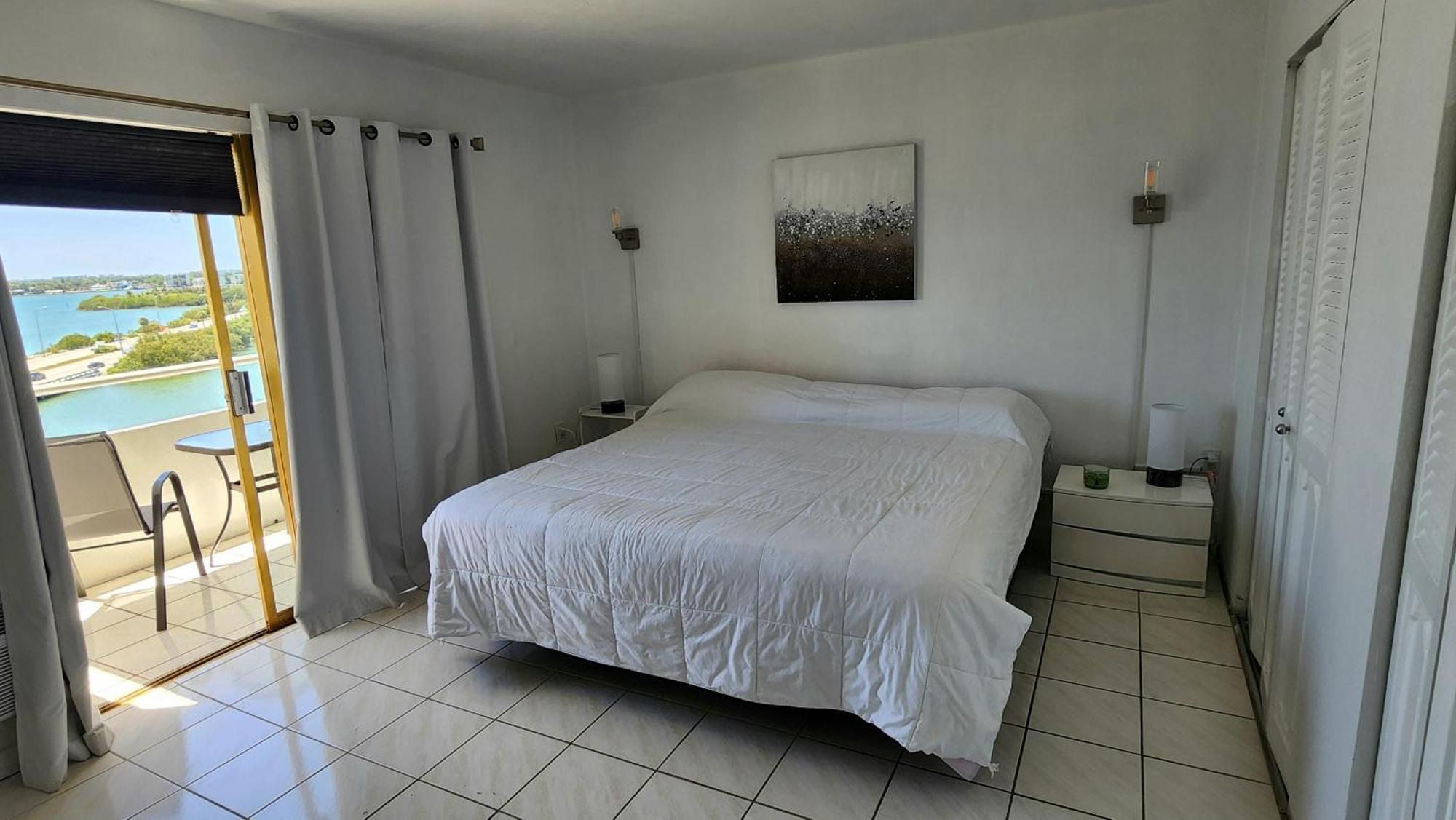 Bayfront Breathtaking Views- One Bedroom W Balcony- Living -free Parking Appartamento *