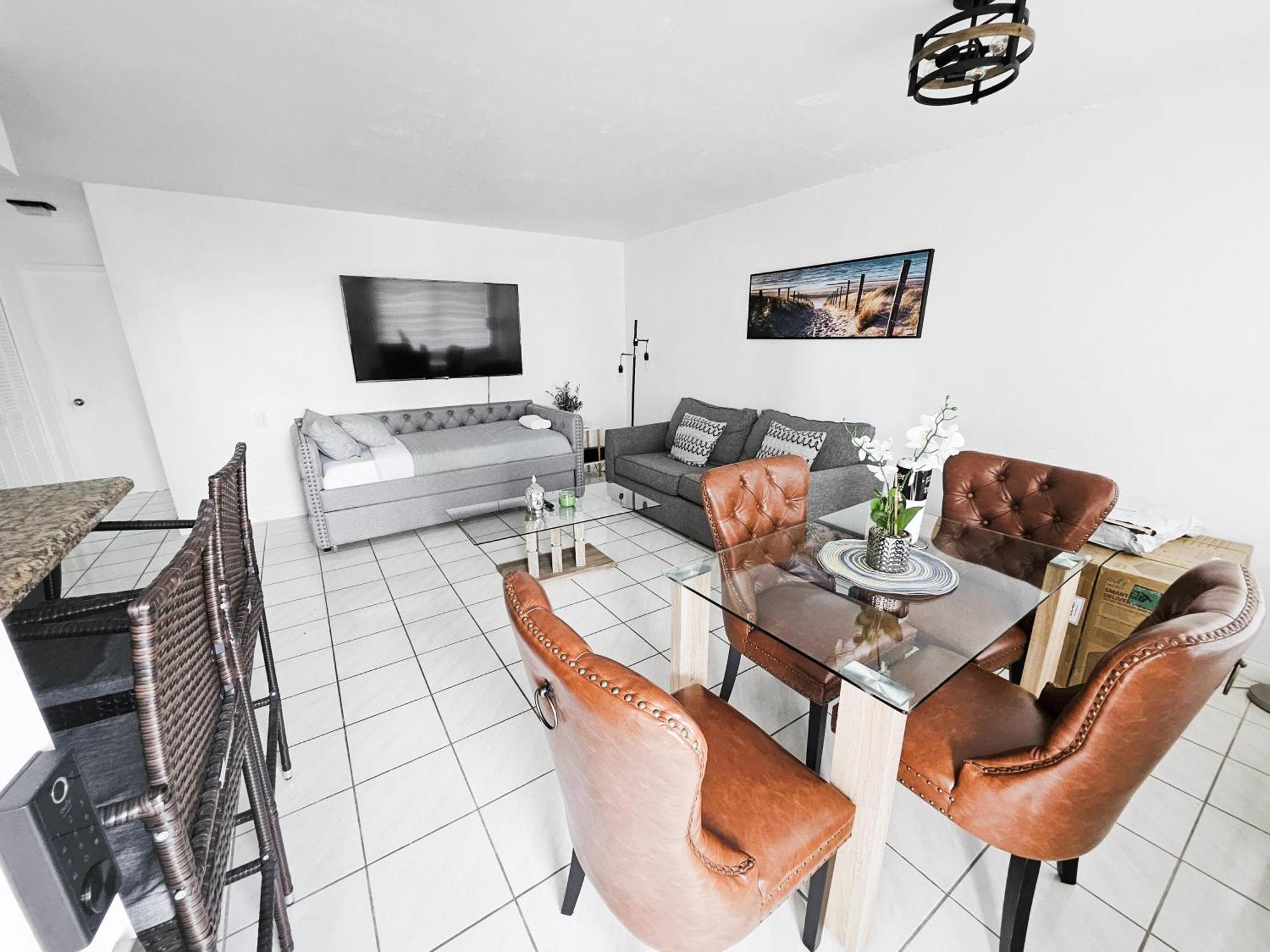 Appartamento Bayfront Breathtaking Views- One Bedroom W Balcony- Living -free Parking *